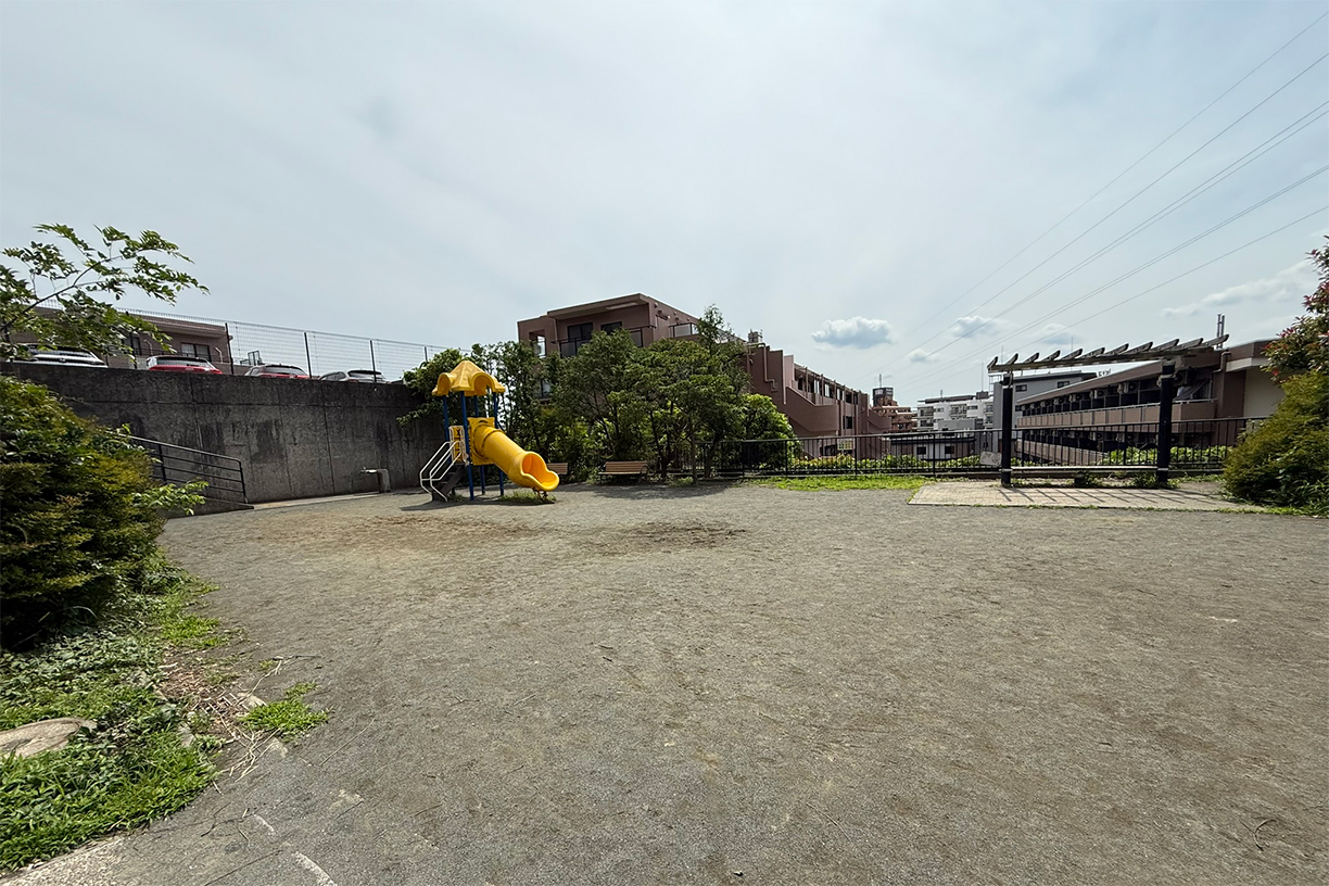 大豆戸堀上第三公園 徒歩約1分(約30m)